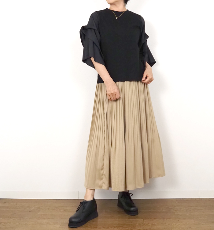 着用スタイリング 全身 ライトグレー