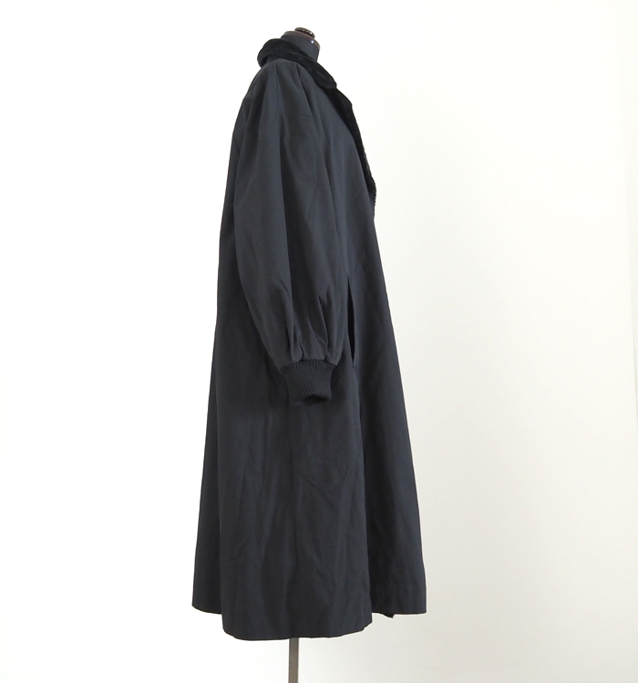 mizuiro ind 裏ボアトレンチライクコート 横姿 Aラインのシルエット