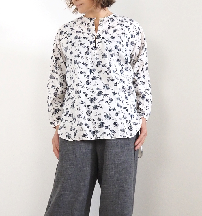 MidiUmi ミディウミ プリントスキッパーチュニックシャツ レディース